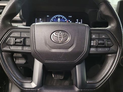 Used 2025 Toyota Tacoma SR5 AWD/4WD image 19