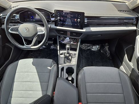 Used 2025 Volkswagen Jetta SE FWD image 15