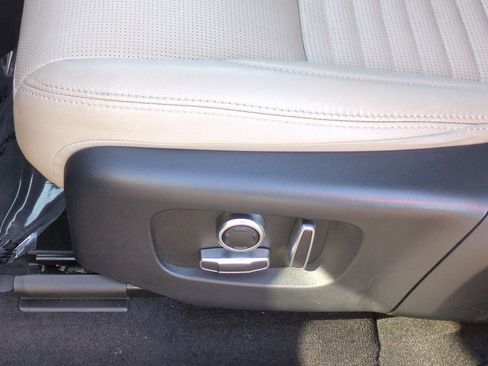 Used 2022 Land Rover Discovery Sport SE image 21