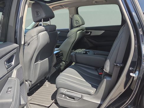 Used 2025 Acura MDX SH-AWD image 11