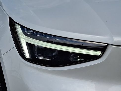 Certified 2023 Volvo XC40 B5 Ultimate w/ Protection Package Premier AWD/4WD image 9