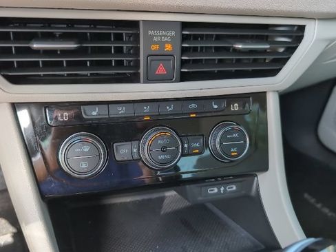 Used 2024 Volkswagen Jetta SE FWD image 19