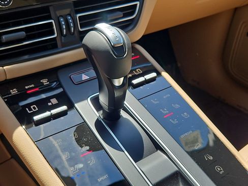 Certified 2026 Porsche Macan AWD/4WD image 24