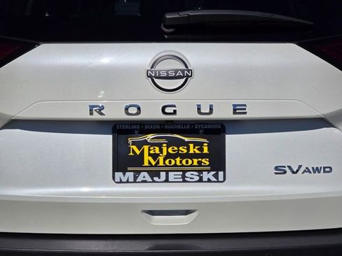 Used 2023 Nissan Rogue SV image 12
