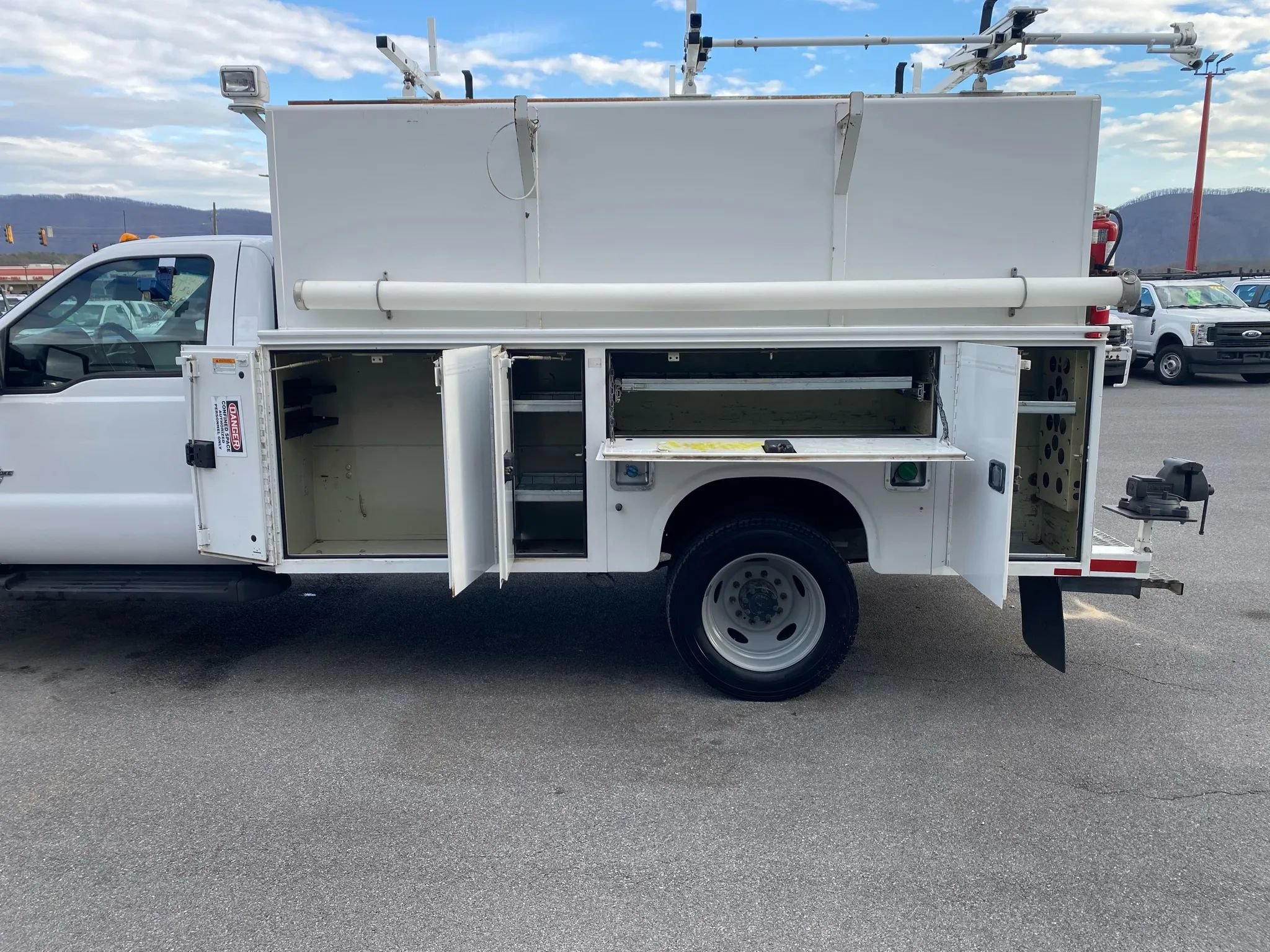 Used 2016 Ford F550 4x4 Regular Cab Super Duty image 26