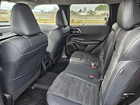 Used 2024 Mitsubishi Outlander SE image 10