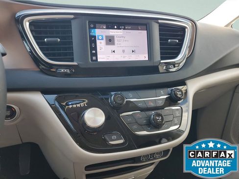 Used 2024 Chrysler Voyager LX image 23