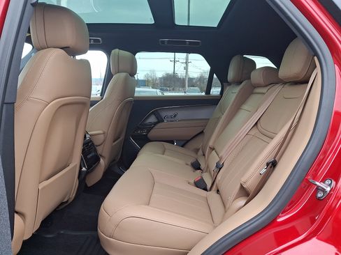 Used 2025 Land Rover Range Rover Sport SE image 10