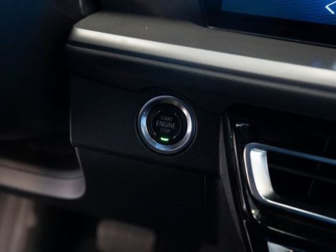 Used 2025 Chevrolet Traverse LT image 26