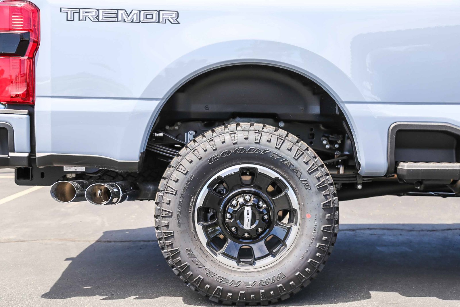New 2026 Ford F250 Platinum w/ Tremor Off-Road Package AWD/4WD image 10