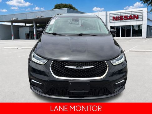 Used 2024 Chrysler Pacifica Limited FWD image 11