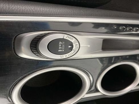 Used 2014 Nissan Pathfinder SV AWD/4WD image 23