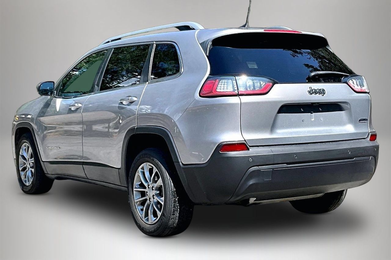 Used 2019 Jeep Cherokee Latitude Plus w/ Comfort/Convenience Group FWD image 4