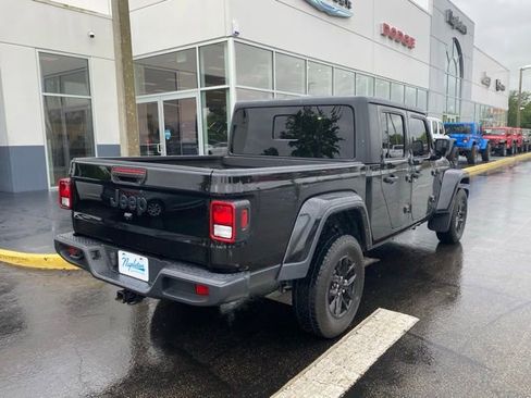 Used 2022 Jeep Gladiator Sport image 9