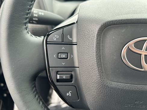 Used 2025 Toyota bZ4X FWD image 15