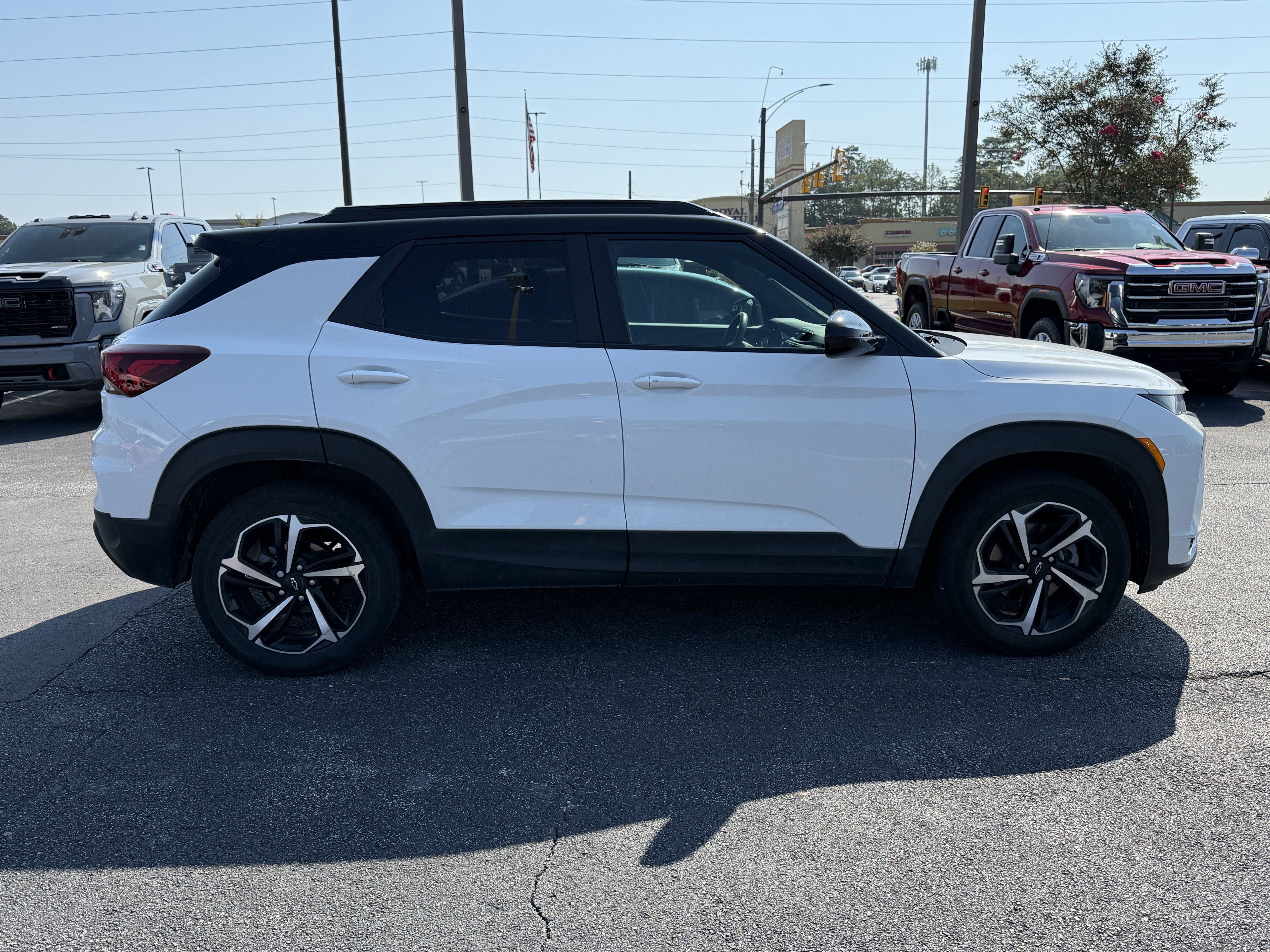 Used 2023 Chevrolet TrailBlazer RS w/ Sun and Liftgate Package AWD/4WD image 12