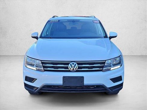 Used 2020 Volkswagen Tiguan SE w/ Panoramic Sunroof Package image 2
