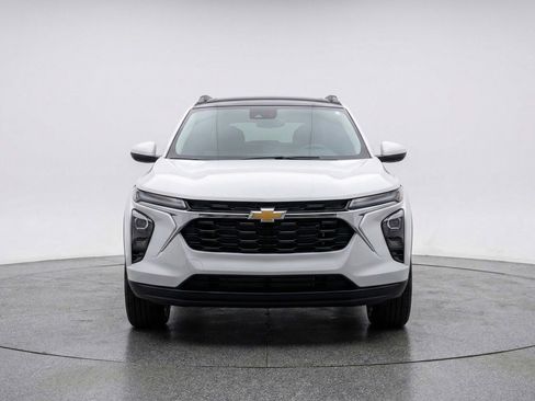 Used 2025 Chevrolet TrailBlazer LT image 2