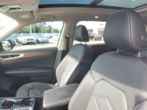 Certified 2024 Volkswagen Atlas SE w/ Panoramic Sunroof Package FWD image 23