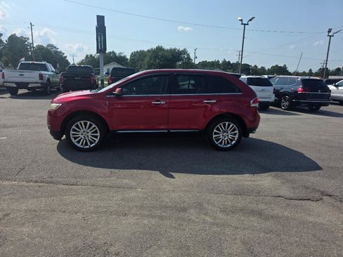 Used 2012 Lincoln MKX FWD image 2