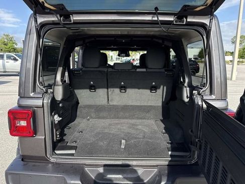Used 2025 Jeep Wrangler Unlimited Sahara AWD/4WD image 35