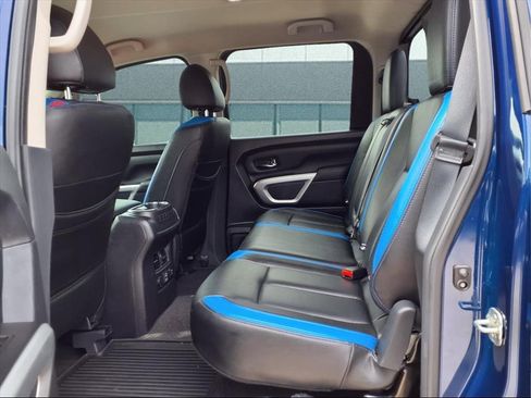 Used 2019 Nissan Titan SV w/ SV Convenience Package image 14