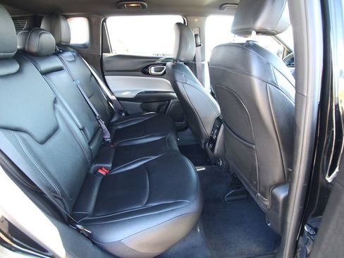 Used 2025 Jeep Compass Limited AWD/4WD image 9
