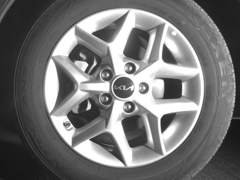 Used 2025 Kia Soul LX w/ LX Technology Package FWD image 12