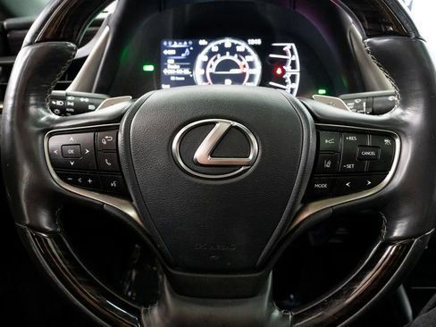 Used 2020 Lexus ES 300h w/ Premium Package image 12