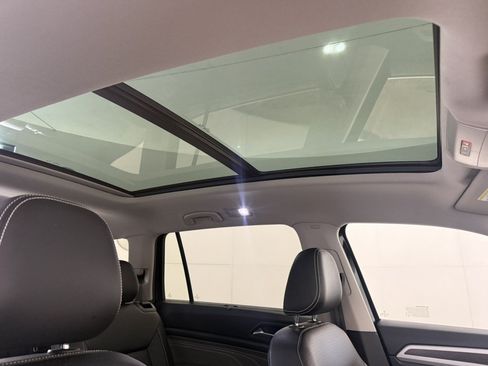 Used 2023 Volkswagen Atlas SE w/ Panoramic Sunroof Package AWD/4WD image 13