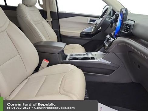 Used 2024 Ford Explorer Platinum w/ Technology Package image 30