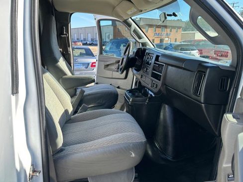 Used 2016 Chevrolet Express 3500 image 25