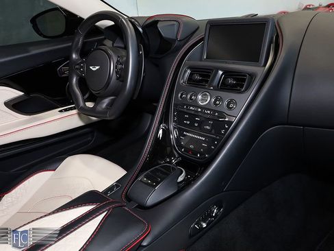 Used 2022 Aston Martin DBS Superleggera image 25