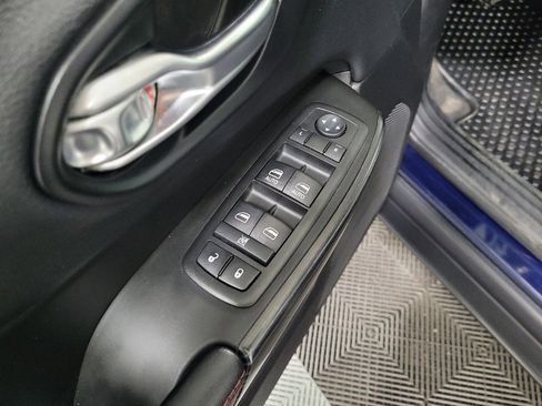 Used 2014 Jeep Cherokee Trailhawk w/ Leather Interior Group AWD/4WD image 27