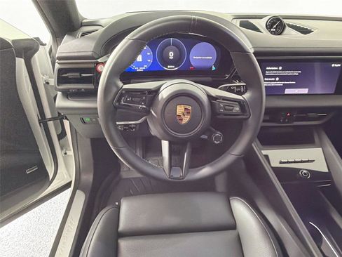 Certified 2025 Porsche Macan Electric RWD image 18