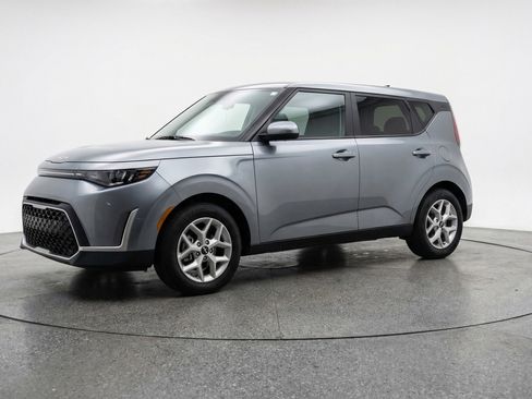 Used 2025 Kia Soul LX w/ LX Technology Package FWD image 3