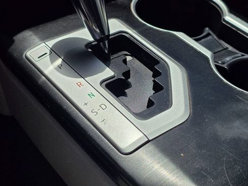 Used 2014 Toyota Camry LE FWD image 32