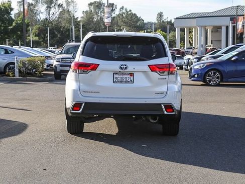 Used 2019 Toyota Highlander Limited AWD/4WD image 4