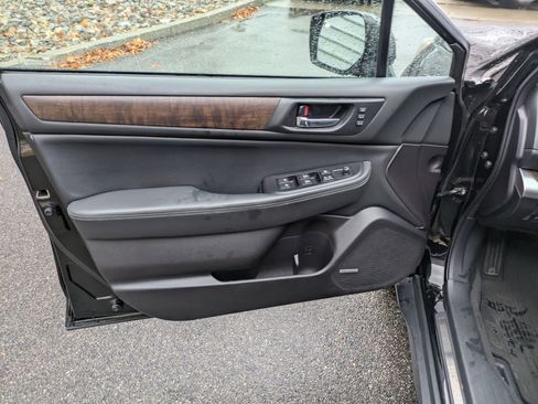 Used 2017 Subaru Outback 3.6R Limited image 12