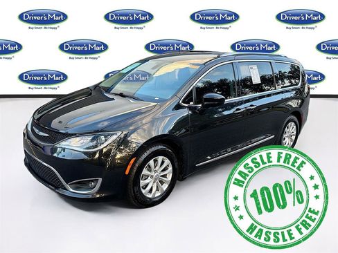 Used 2018 Chrysler Pacifica Touring-L image 3