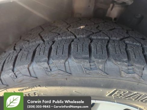 Used 2018 Ford Explorer XLT w/ Equipment Group 202A AWD/4WD image 6
