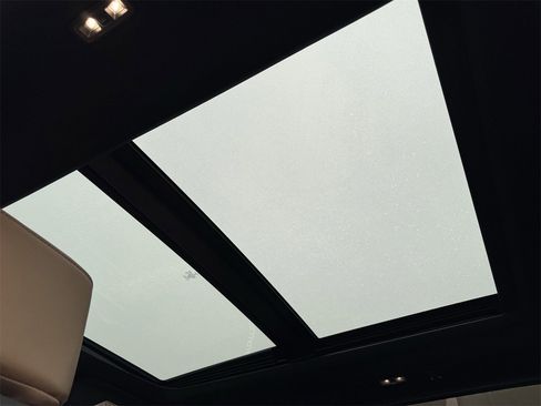 Used 2023 Ford F350 Lariat w/ Chrome Package image 31