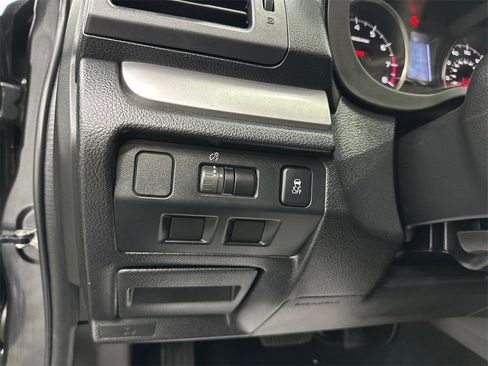 Used 2014 Subaru Crosstrek 2.0i Limited image 31