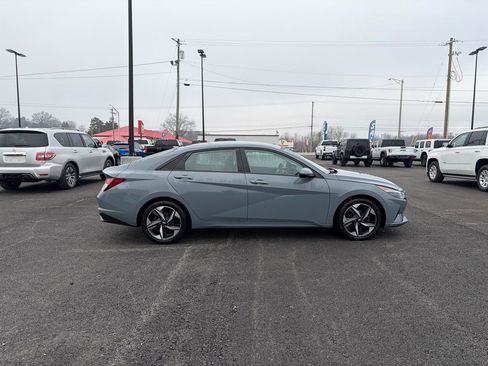 Used 2023 Hyundai Elantra SEL w/ Convenience Package image 2