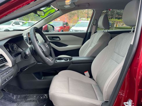 Used 2025 Nissan Rogue SV image 26