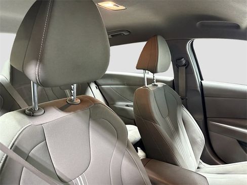 Used 2024 Hyundai Elantra SEL image 27