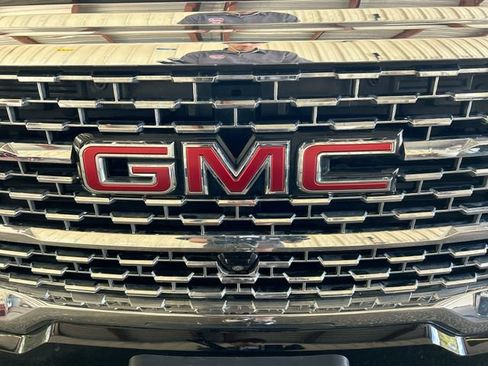 Used 2023 GMC Acadia Denali w/ Denali Ultimate Package AWD/4WD image 32