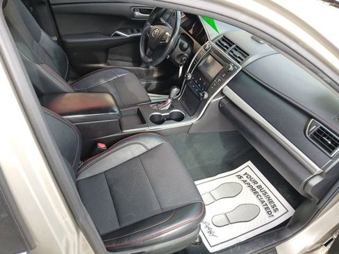 Used 2017 Toyota Camry SE image 13