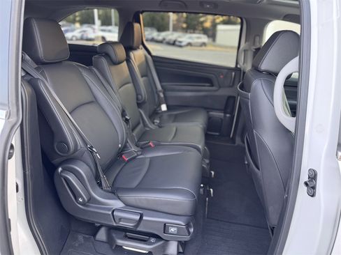 Certified 2024 Honda Odyssey Touring image 17