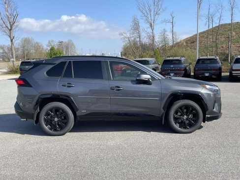 Used 2022 Toyota RAV4 SE AWD/4WD image 28